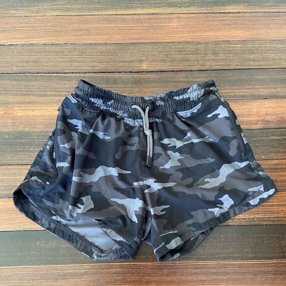 Athleta girl Girl all play 3” short. Perfect used condition! Camo print